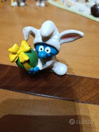 Puffo coniglietto con uovo di Pasqua