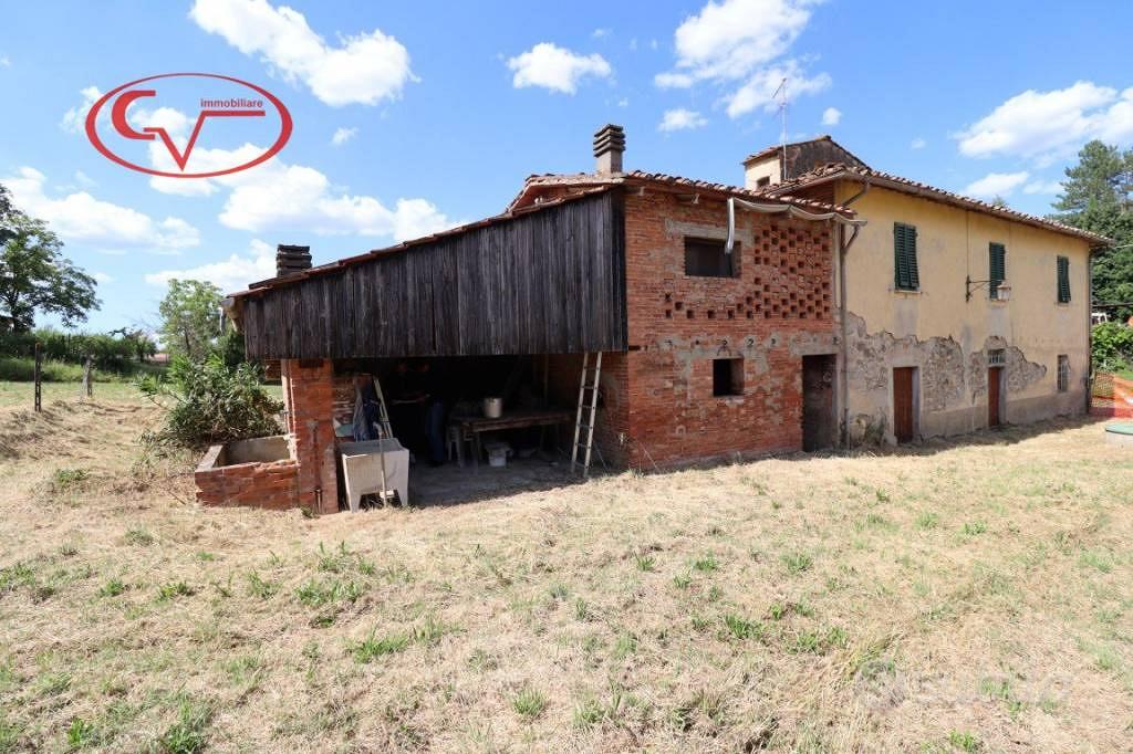 Rustico / Casale di 360 m² con più di 5 locali a M - Vista 4
