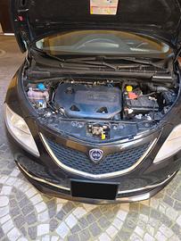lancia y 