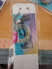 Portachiavi in resina fatto a mano