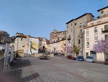 Vallerano (VT) Quadrilocale in Piazza Repubblica