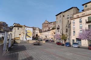 Vallerano (VT) Quadrilocale in Piazza Repubblica