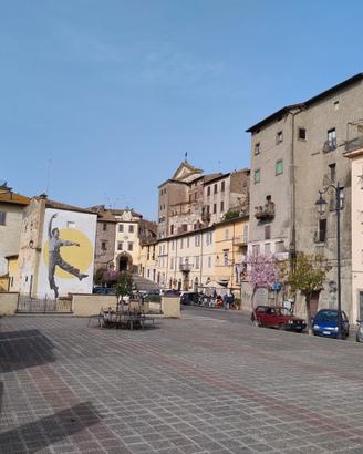 Vallerano (VT) Quadrilocale in Piazza Repubblica