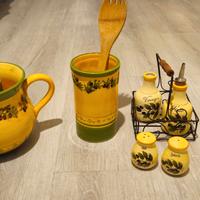 Set di ceramiche provenzali con tema olive