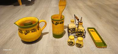 Set di ceramiche provenzali con tema olive