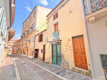 CASA SEMINDIPENDENTE A CHIETI