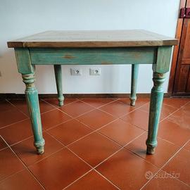 Tavolo in legno magno piedi turchese
