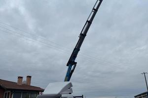 Autocarro Volvo con gru e ribaltabile