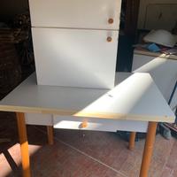 Tavolo allungabile da cucina e mobiletti cucina