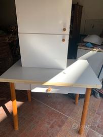 Tavolo allungabile da cucina e mobiletti cucina