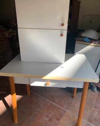 Tavolo allungabile da cucina e mobiletti cucina