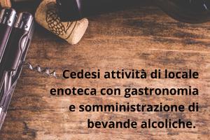 Locale enoteca con gastronomia