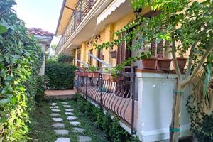 VILLA A SCHIERA A SANTO STEFANO DEL SOLE