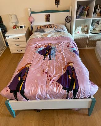 Letto e comodino cameretta per bambina/o
