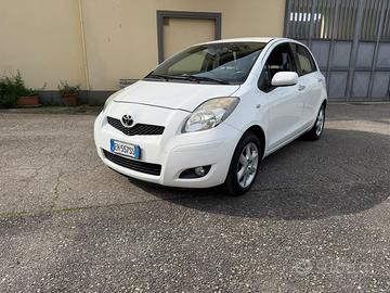 ToYota Yaris 5 porte aria condizionata