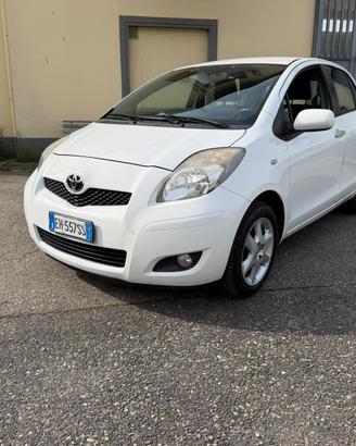 ToYota Yaris 5 porte aria condizionata