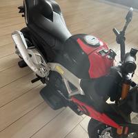 Moto Aprilia con rotelle