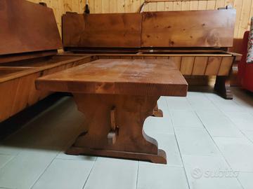 Tavolino e giropanca in legno massello