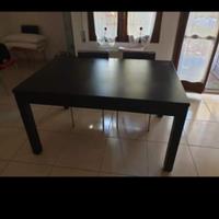 Tavolo da sala o cucina