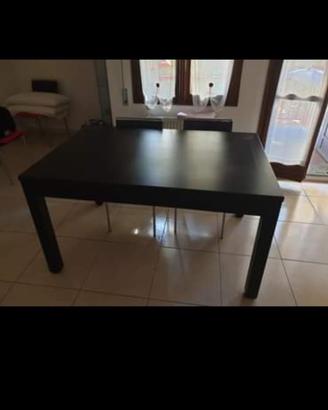 Tavolo da sala o cucina