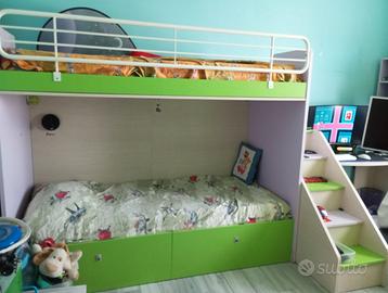 Letto a castello con gradini contenitori