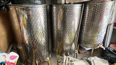 5 contenitori per olio e vino – 3 inox da 300 L + 