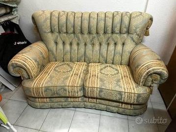 Divano in atile classico vintage