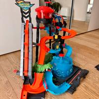 Pista HotwheelsMega Autolavaggio con coccodrillo