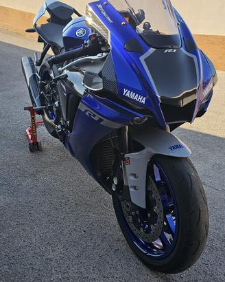 Yamaha r1 2021