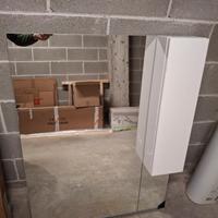 Specchiera bagno e lavandino a colonna