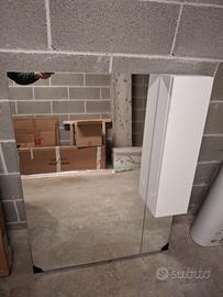 Specchiera bagno e lavandino a colonna