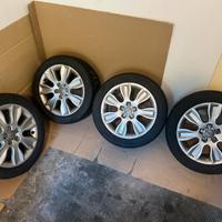 Cerchi in legga  con gomme  M+S Audi A1