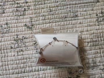 collana con ciondolo di gatto