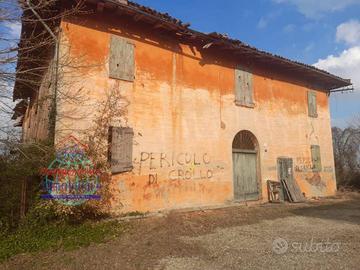 Rustico / Casale di 300 m² con più di 5 locali a S