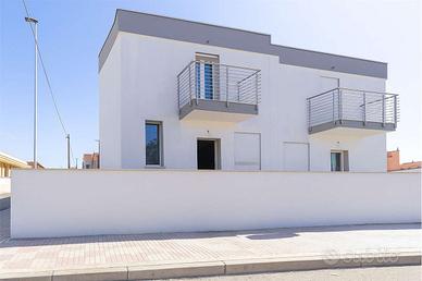 Nuova villa bifamiliare con ampio giardino