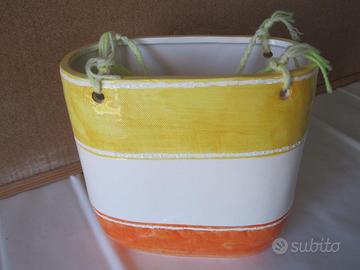 Vaso portafiori in ceramica con fori da appendere