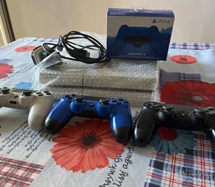 Playstation 4 + 3 Joypad + Espansione Tasti