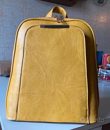 Zainetto rigido giallo    -   COME NUOVO