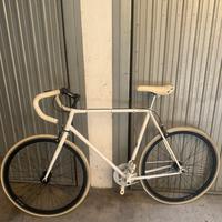 BICICLETTA DA CORSA IN CARBONIO