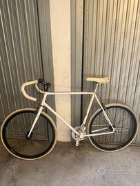 BICICLETTA DA CORSA IN CARBONIO