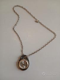 Collana con ciondolo a orologio