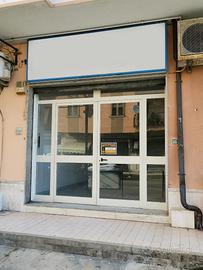 Locale commerciale via Nazionale Pizzo 90 mq