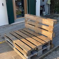 Divano in legno da giardino
