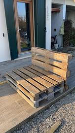 Divano in legno da giardino