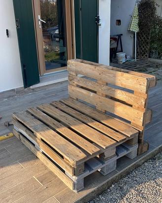 Divano in legno da giardino