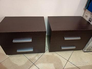 coppia comodini con cassetti scorrevoli 