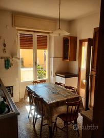 Stanza per studentessa universitaria -