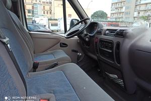 veicolo commerciale Renault 