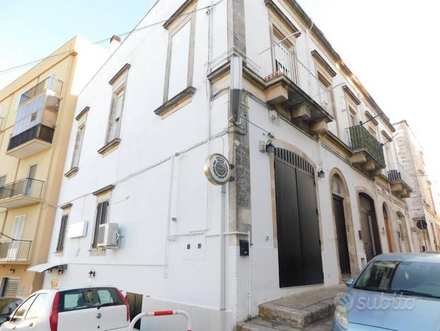 Negozio a Martina Franca, 6 locali