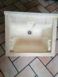 Lavabo in Plastica. 